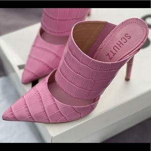 New sassy Schutz rose heels 🔥 6.5 with box + bag